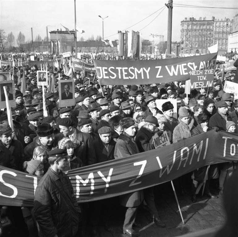 Dolny Śląsk residents at a propaganda rally in support of the Party’s anti-Zionist policy following the March riots, Wrocław, 1968. Photo: Eugeniusz Wołoszczuk / PAP