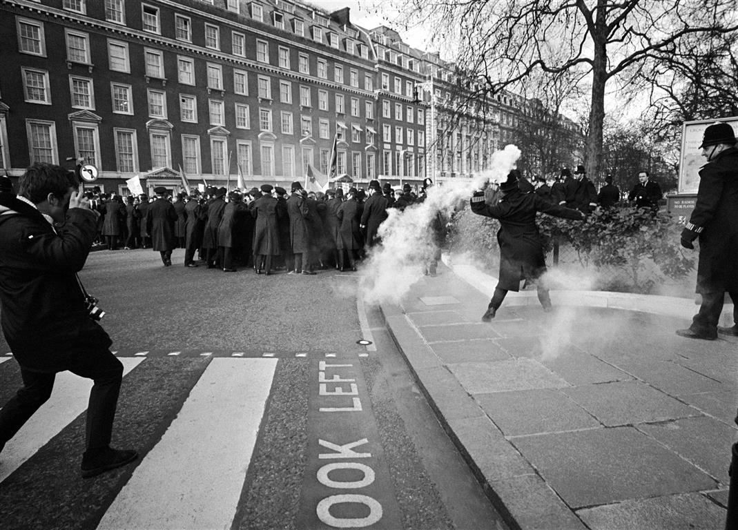 Demonstracja na Grosvenor Square w Londynie, 17 marca 1968 r., fot. East News