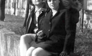Barbara Brandys i Alicja Sarosiek na ostatnim wspólnym spacerze po Warszawie w październiku 1968 roku.