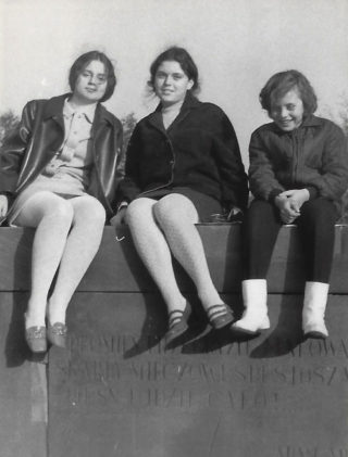 Barbara Brandys i Alicja Sarosiek na ostatnim wspólnym spacerze po Warszawie w październiku 1968 roku.